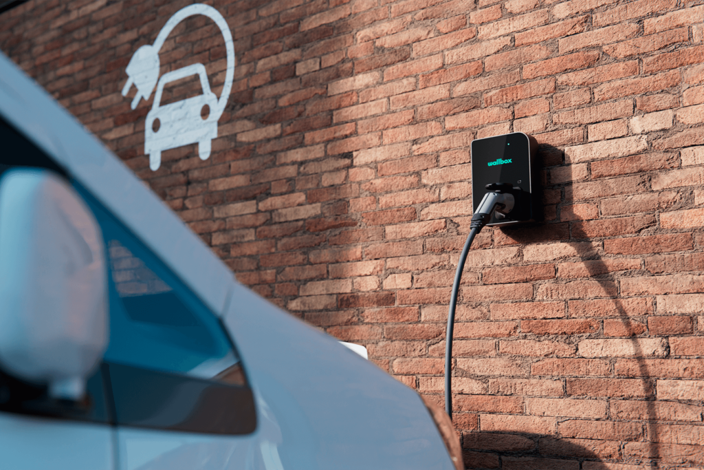 wallbox-copper-sb-min elektromos autó autó maximális feltöltése nyilvános helyeken, amiknek kis ára van, de rengeteg energia
