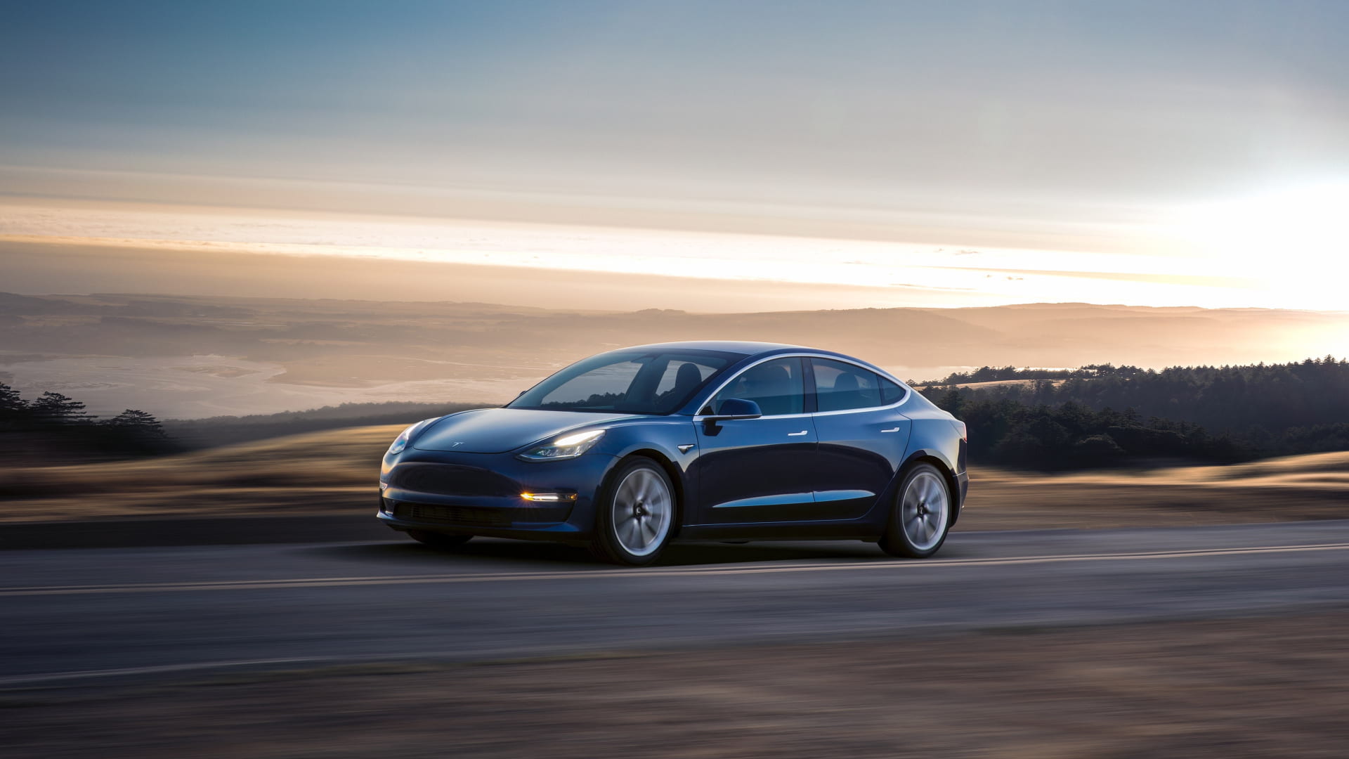 tesla model 3 long range akár 200 km/h 100 km/h hatótáv két elektromos motor standard range, vagy performance-ban, tökéletes további prémium érzet 000 km-el